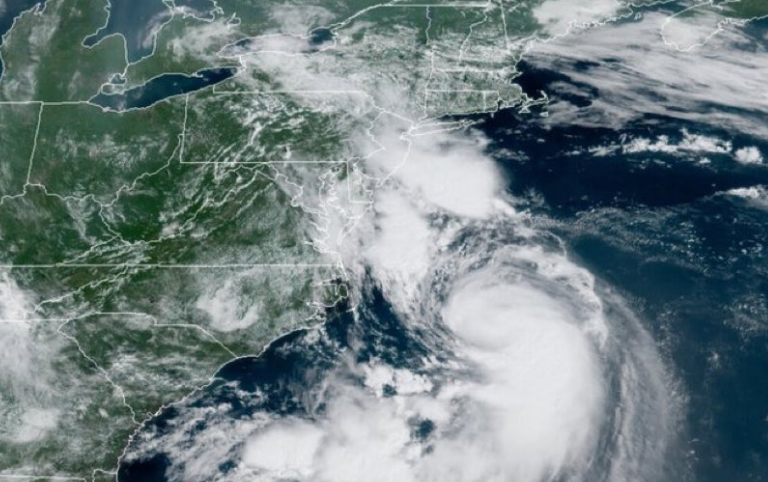 La tormenta tropical Henri toca tierra en el noreste de EEUU