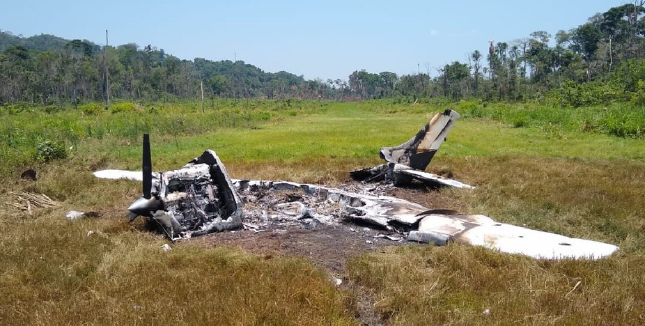Incautan 515 kilos de cocaína en lancha y localizan avioneta quemada en Guatemala