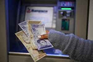 Transacciones digitales persisten ante la escasez de billetes