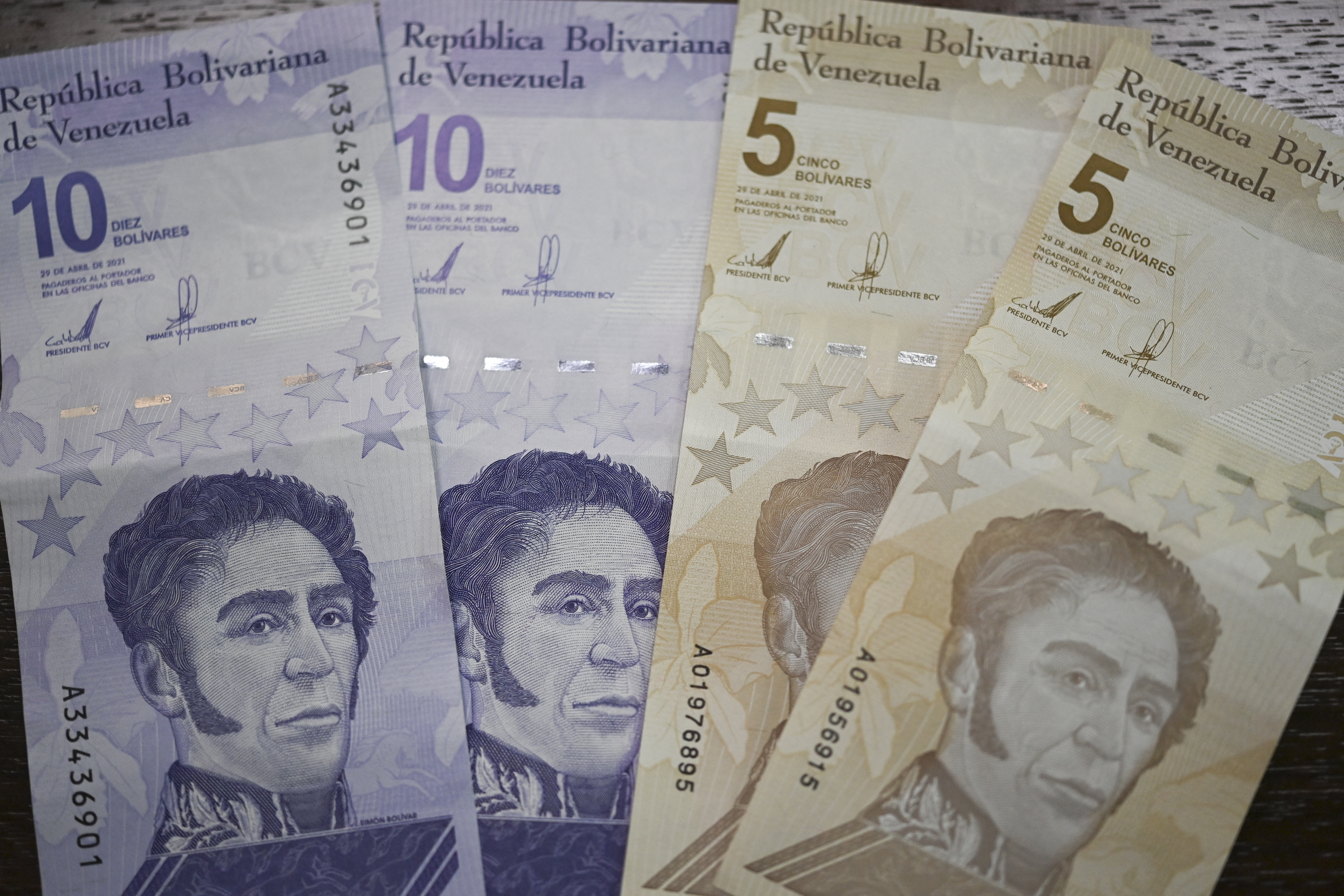 Salario mínimo anunciado por Maduro solo alcanza para comer dos días