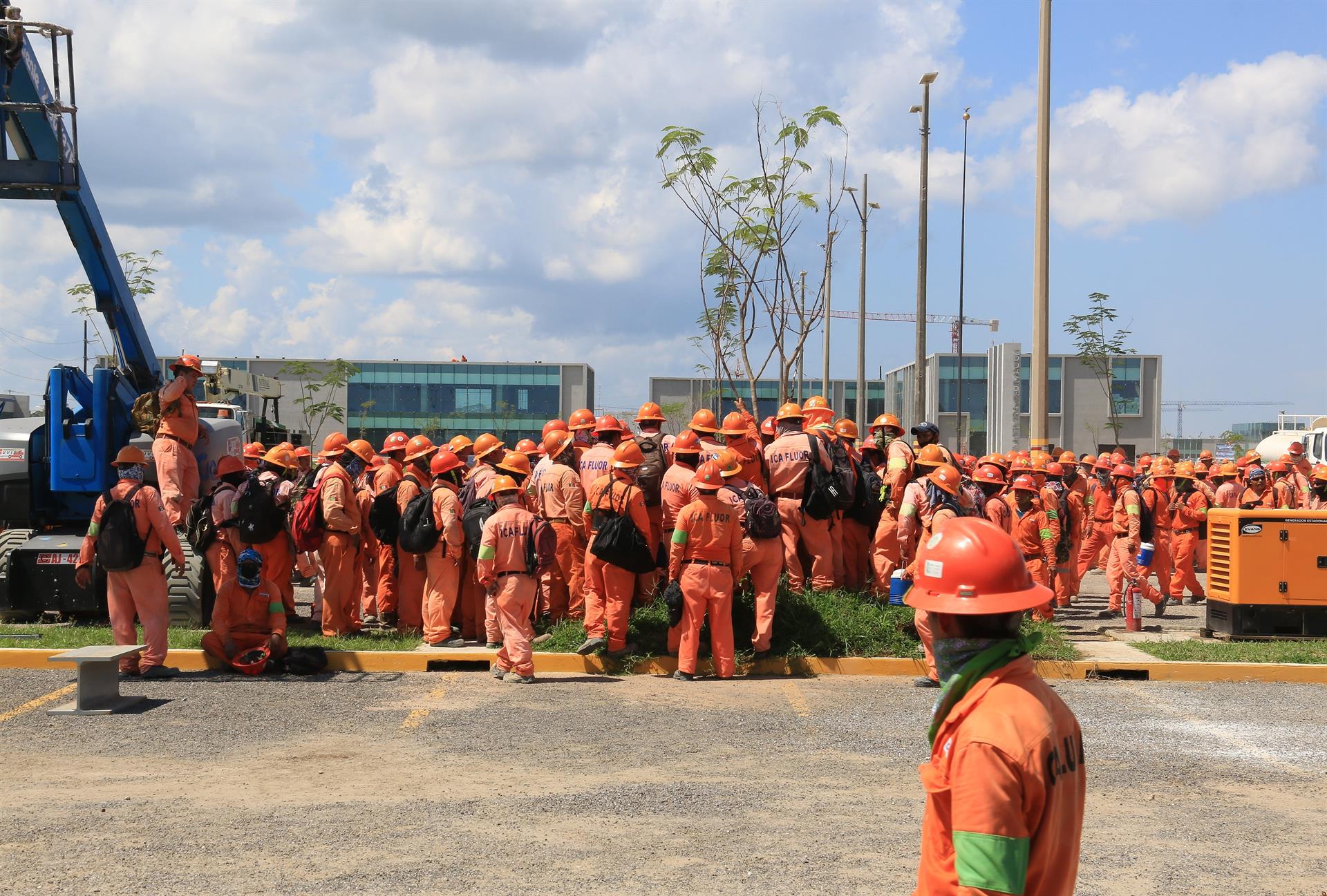 Desalojaron con gases lacrimógenos a obreros en huelga en la refinería mexicana de Dos Bocas