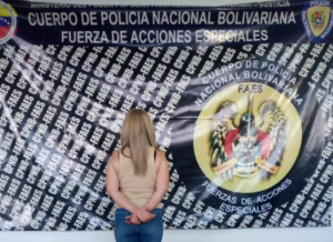 Presentaron en tribunales de Aragua a mujer implicada en robo de más de 200 vehículos
