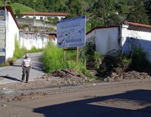 En Fotos: Así quedó la vía principal de Los Llanitos de Tabay tras el desbordamiento de una quebrada #3Oct