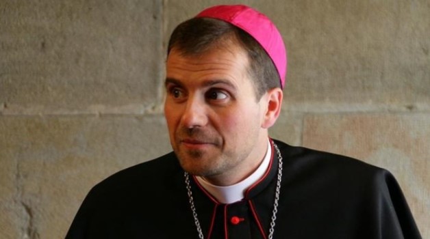 El obispo español que renunció a la prelatura se casará por lo civil