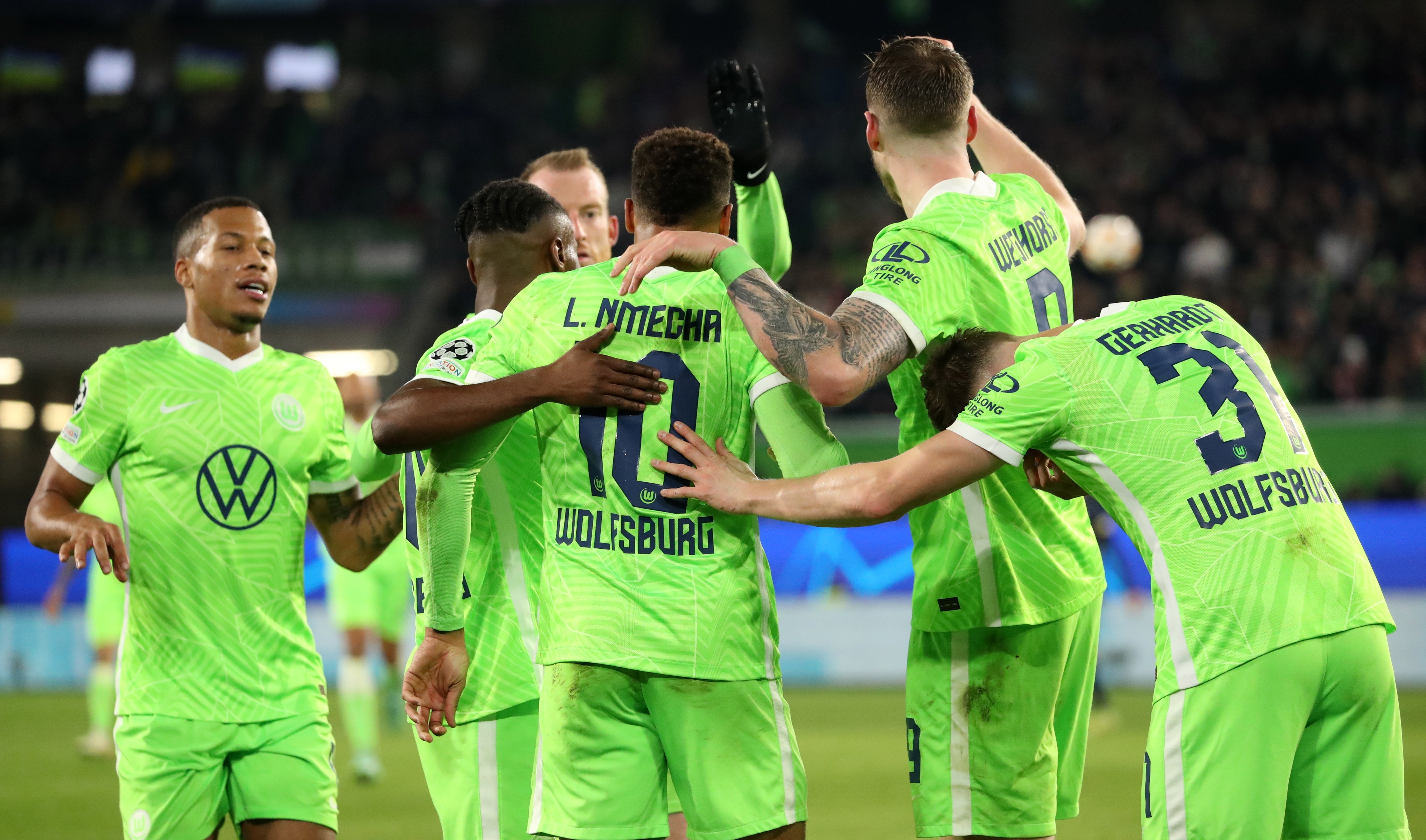 Lukas Nmecha mantiene con vida al Wolfsburgo en la Champions