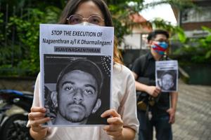 Singapur suspende la ejecución de un sujeto que traficó “tres cucharadas” de heroína