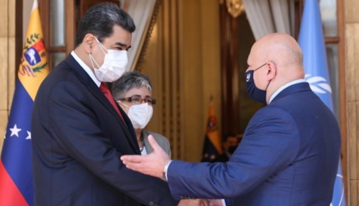 Maduro se reúne con el fiscal de la Corte Penal Internacional en Miraflores este #1Nov (VIDEO)