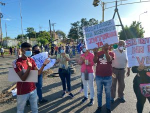 Vecinos en San Félix protestan ante la incompetencia de Cantv de restituir el servicio de internet #15Nov (FOTO)