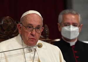 El papa Francisco dona material médico para que sea enviado a Ucrania