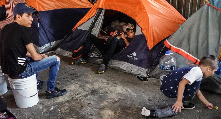 Migrantes varados en la frontera mexicana con EEUU viven una Navidad entre la esperanza y la nostalgia