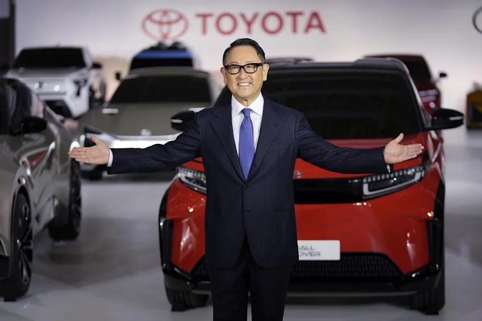 Toyota dice que cambiará más rápidamente a los vehículos eléctricos de batería