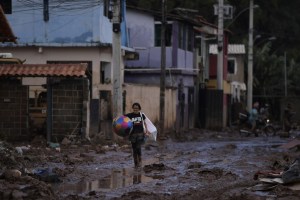 Las fuertes lluvias veraniegas en Brasil no dan tregua y avanzan en todo el país