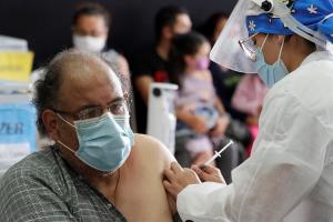 Venezolanos en Bogotá podrán vacunarse contra el Covid-19 a partir de este #24Ene