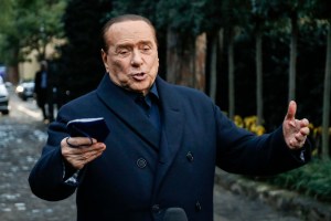 Berlusconi sale de los cuidados intensivos después de doce días ingresado