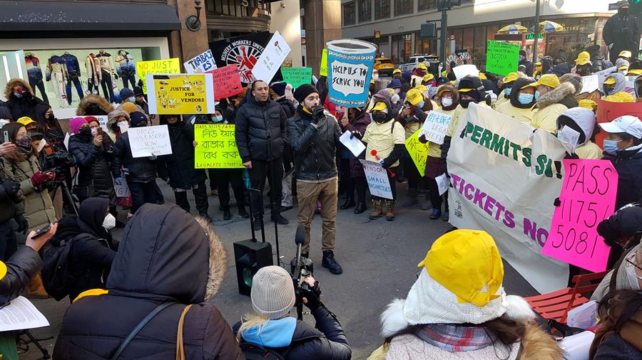 Miles de vendedores ambulantes de Nueva York piden más permisos y menos multas