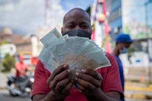 Medio petro: ¿Es suficiente el nuevo salario mínimo en Venezuela? – Participa en nuestra encuesta