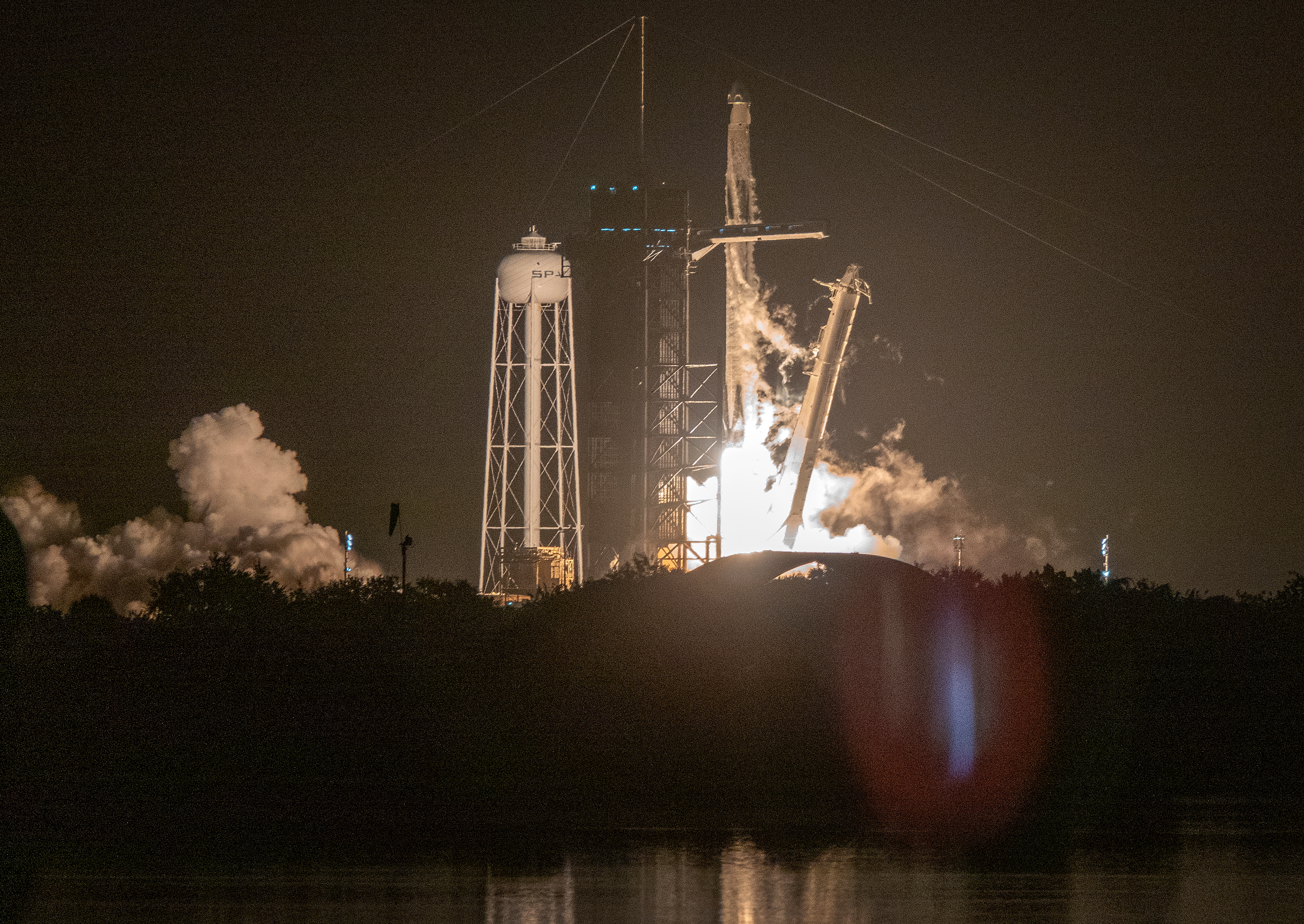 Cohete de SpaceX con un satélite de vigilancia italiano despegó en Florida