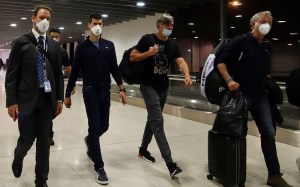 EN IMÁGENES: así fue la deportación de Djokovic de Australia, tomó un avión rumbo a Dubái