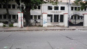 “Jornada de vacunación”: la fachada del chavismo para instalar un “punto rojo” en el Liceo Oleary de Barinas (VIDEO)