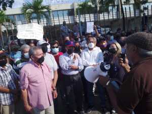 Pensionados en Maracaibo exigen al Ivss ayuda para comprar medicamentos contra el Covid-19