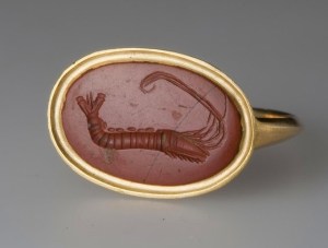 Su esposa le regaló un detector de metales y encontró un anillo de oro romano de 2.000 años