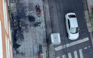 Repartidores venezolanos perdieron sus motos tras incendio en Argentina (Video)
