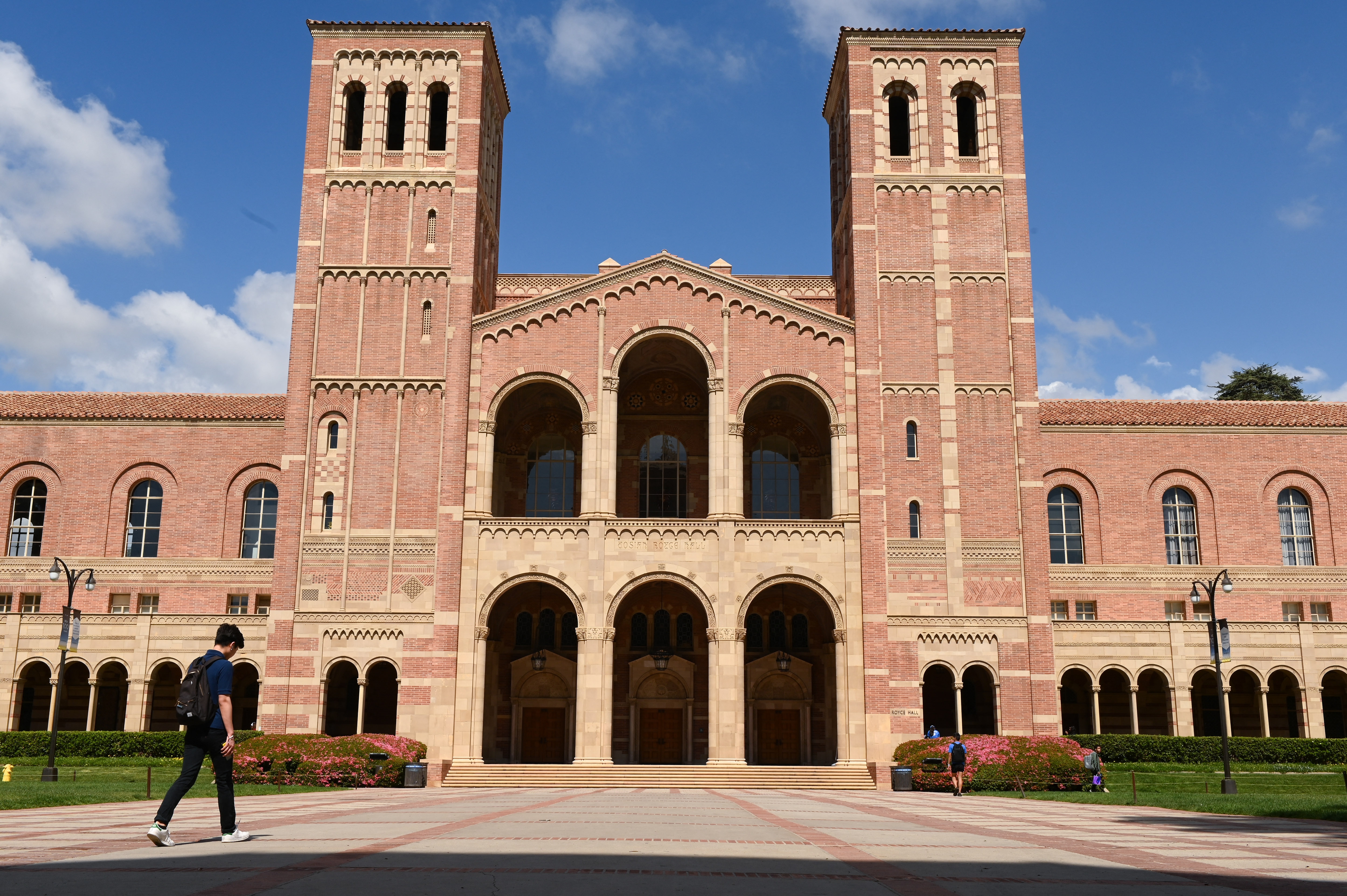 Universidad de California decretó clases virtuales por amenaza de tiroteo