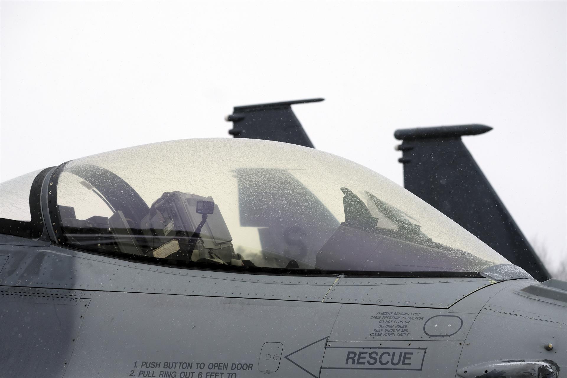 Un caza ucraniano aterriza en Rumanía tras ser escoltado por dos F-16 rumanos