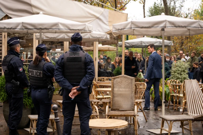 Tensión en París: Policía prohibió la entrada de grupos antivacunas que planean bloquear la ciudad