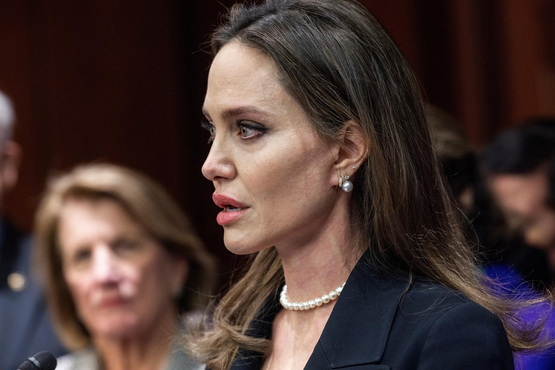 La emotiva y contundente aparición de Angelina Jolie en el Senado de EEUU (FOTOS)