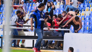 “Domingo negro en México”: así reseñó la prensa internacional los violentos ataques en estadio de Querétaro