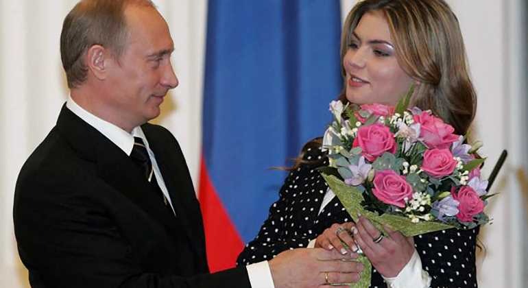¡Descubiertos! Vladimir Putin esconde a su amante y a varios de sus hijos en lujoso chalet en Suiza