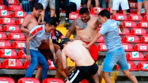 El Querétaro podría quedar descalificado por los violentos incidentes en el partido ante Atlas (Comunicado)