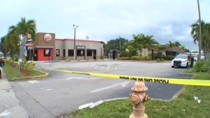 Empleada de Burger King discutió con un cliente y lo atacó a balazos en Miami