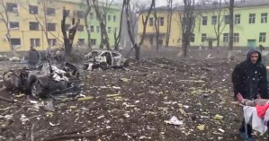 Rusia dice que bombardeo contra hospital infantil de Mariúpol fue “puesta en escena”