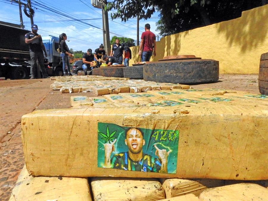 FOTO de Neymar coronaba alijos de marihuana incautados en Paraguay