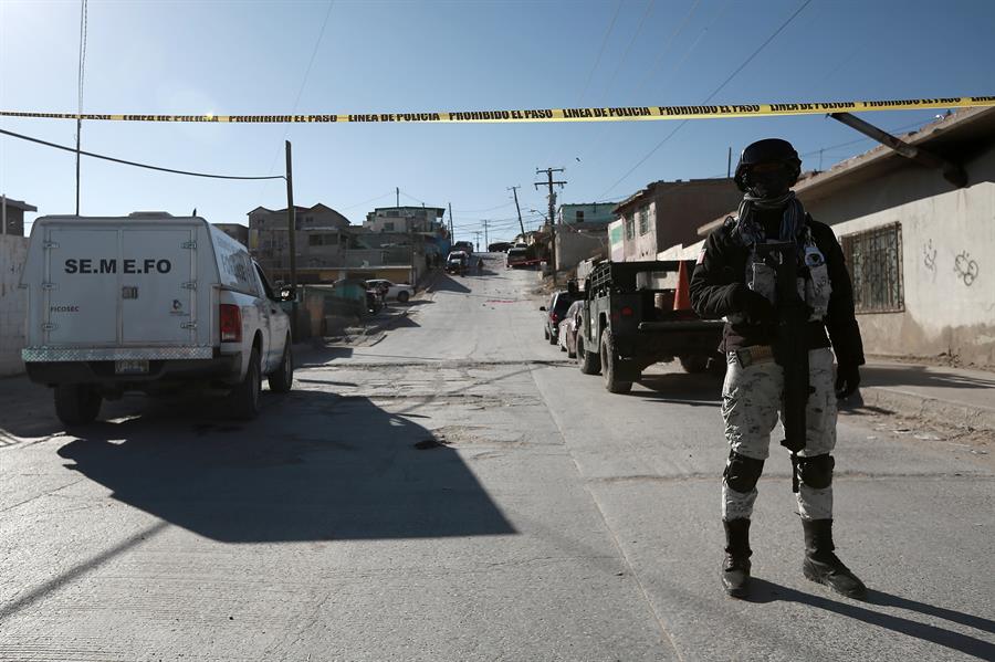 Ataque armado deja al menos cinco muertos, dos de ellos policías, en el norte de México
