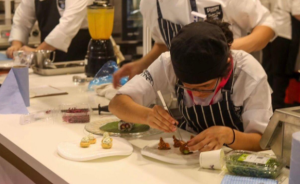 ¡ORGULLO! Estudiante venezolana ganó uno de los concursos de cocina más famosos en Inglaterra
