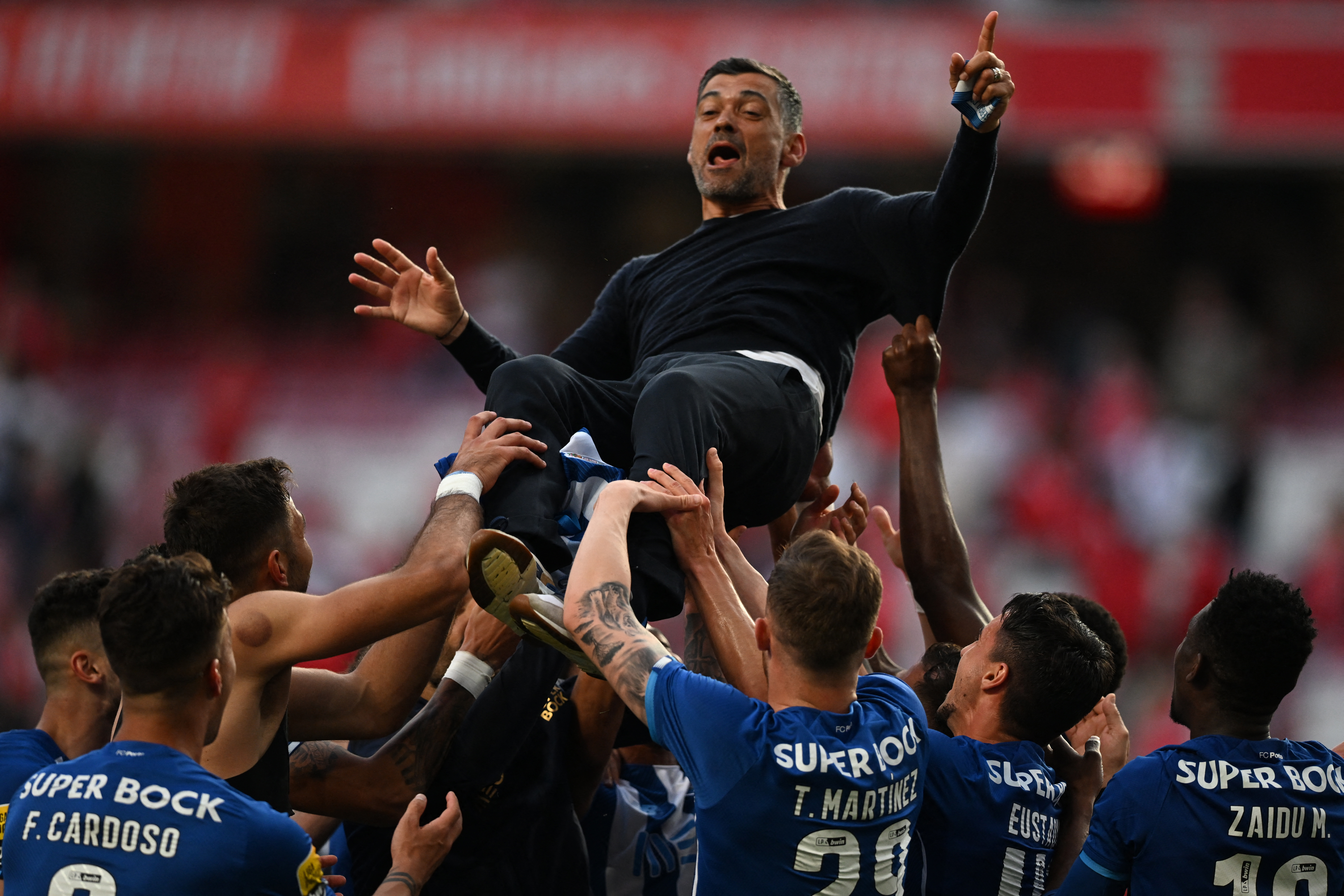 Oporto conquistó la Liga tras derrotar a su máximo rival Benfica en el clásico portugués