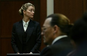 La razón por la que Johnny Depp no mira a los ojos a Amber Heard en el juicio