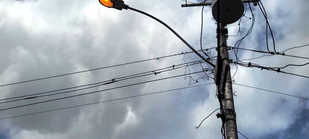 “Los de Corpoelec” se pusieron a inventar con los cables y dejaron sin luz a 120 familias de Maturín