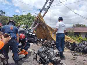 Camión sin frenos se llevó tres carros por delante y causó una tragedia en Táchira (FOTOS)
