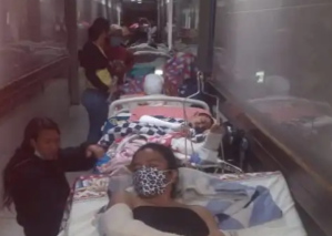 Denuncian que alojan en un pasillo a pacientes del Hospital Central de San Cristóbal (VIDEO)