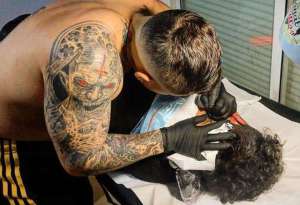 Un tatuador “carnicero” asesinó a una clienta y la descuartizó para ocultar el cuerpo en Madrid