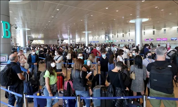 EN VIDEO: pánico en un aeropuerto de Israel al descubrir a un niño que llevaba una bomba en su maleta