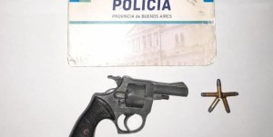 Fuerte conmoción en colegio argentino luego de que un niño llevara un arma y amenazara a un estudiante