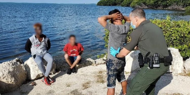 Patrulla Fronteriza rescató 32 balseros cubanos en EEUU