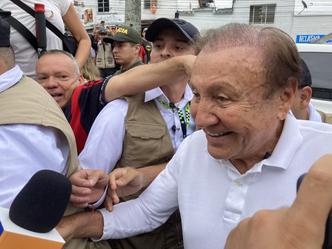 EN IMÁGENES: el candidato Rodolfo Hernández ejerció su derecho al voto en Bucaramanga