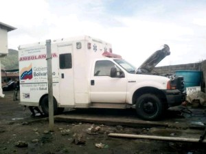 Ambulancia del hospital de Pueblo Llano en Mérida paralizada por falta de frenos y cauchos
