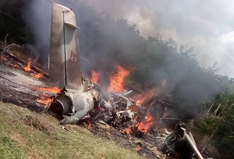 Avión de la Fanb se estrelló en el sector Los Cortijos en el Zulia (FOTOS)